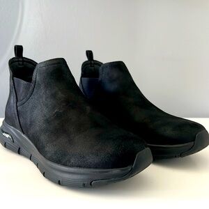 Sketchers Air cooled black bootie- suede like feel